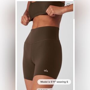 Alo Airlift 5” Energy Shorts Espresso Size Large NWT